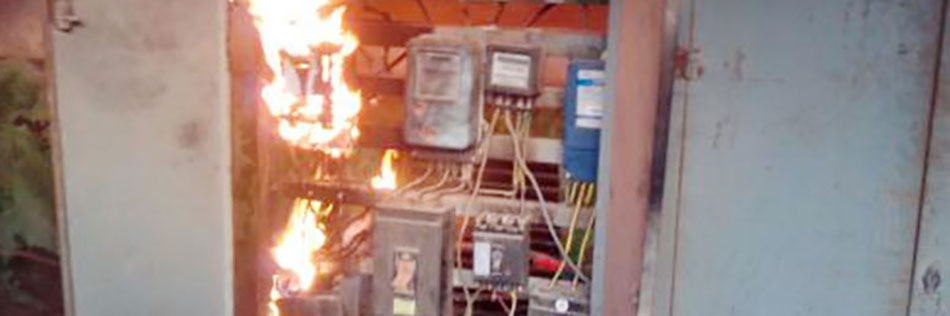 補償電力電容器著火的現場圖