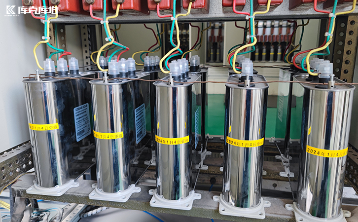 低壓電力電容器