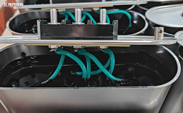 低壓電力電容器